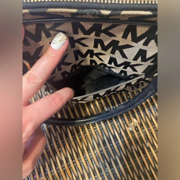 FIRE SALE π₯π₯ Michael Kors MK Satchel Bowling Bag Tote Medium/Large Size - Picture 14 of 15